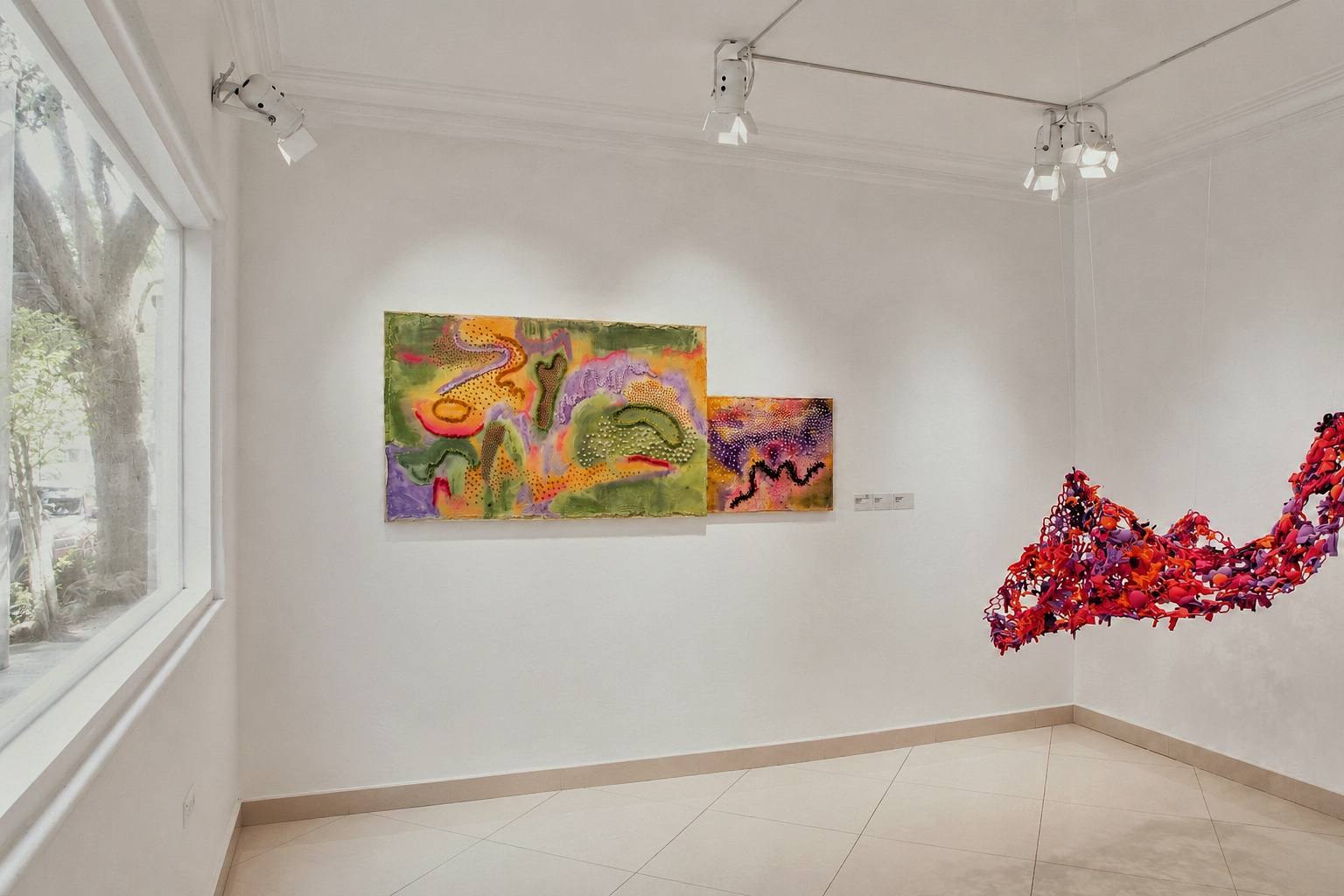Vista de sala de la exposición Resonancias, Galería Málaga (7)
