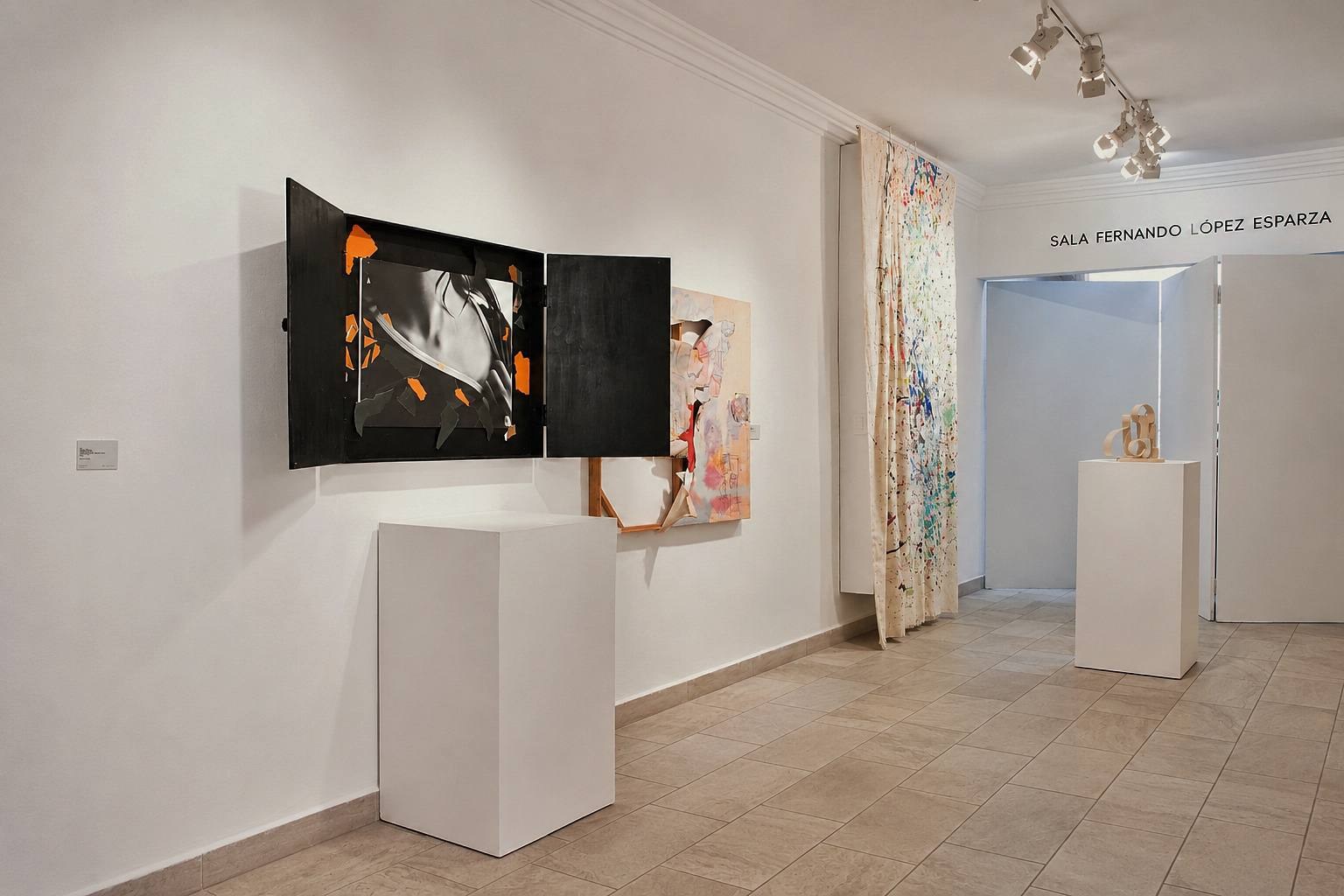 Vista de sala de la exposición Resonancias, Galería Málaga (10)