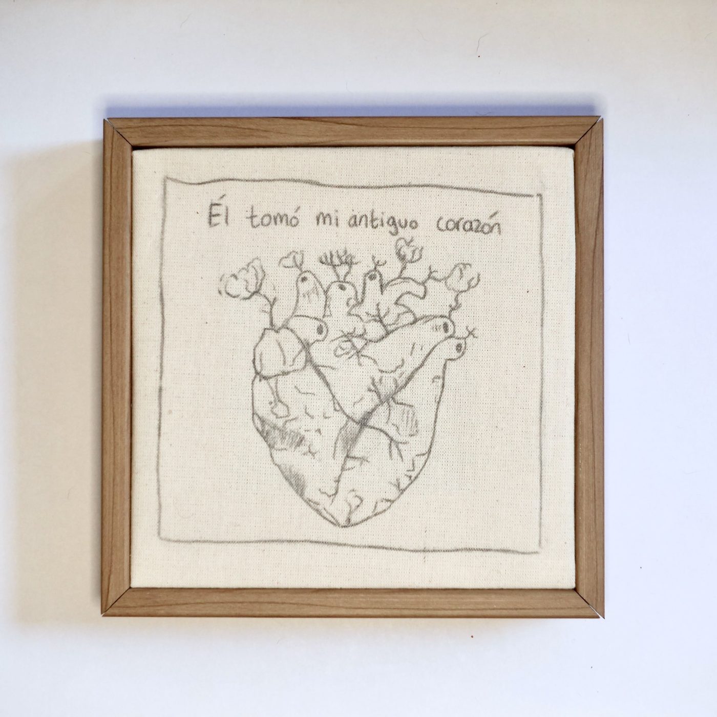 Colectivo Zakar, 01. Comparación (12), 2026. Tinta, grafito y bordado a mano sobre tela, 15 × 15 cm