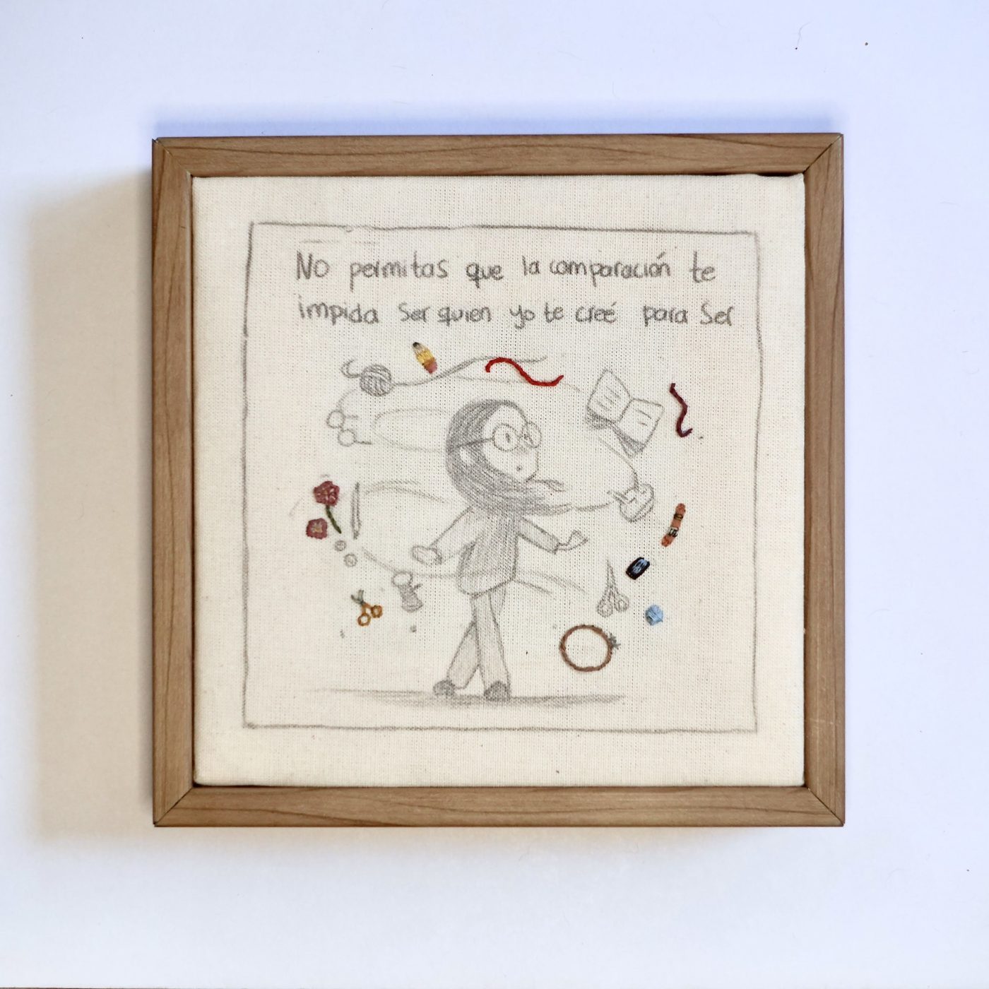 Colectivo Zakar, 01. Comparación (20), 2026. Tinta, grafito y bordado a mano sobre tela, 15 × 15 cm